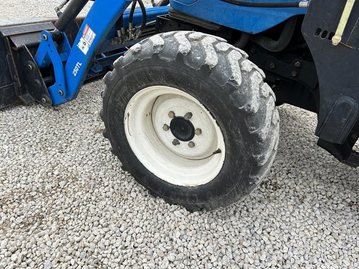 new-holland-boomer-40-image-18