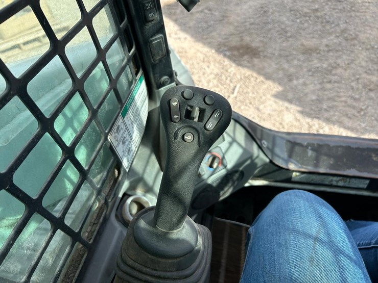 2021-bobcat-t770-image-25