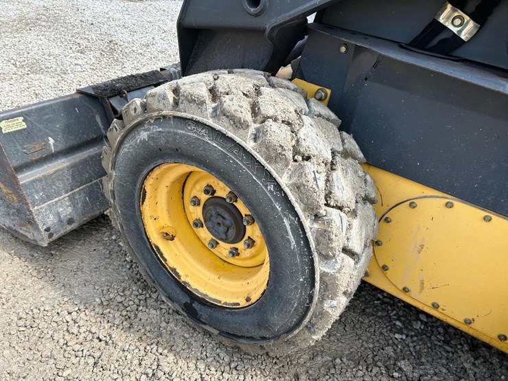 new-holland-l180-image-17