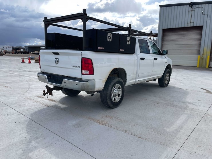 2015-dodge-2500-image-5