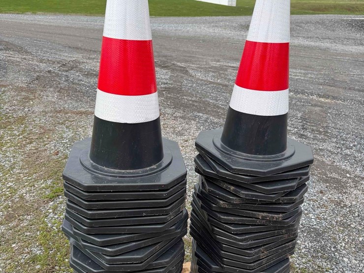(10)-unused-traffic-cones-image-1