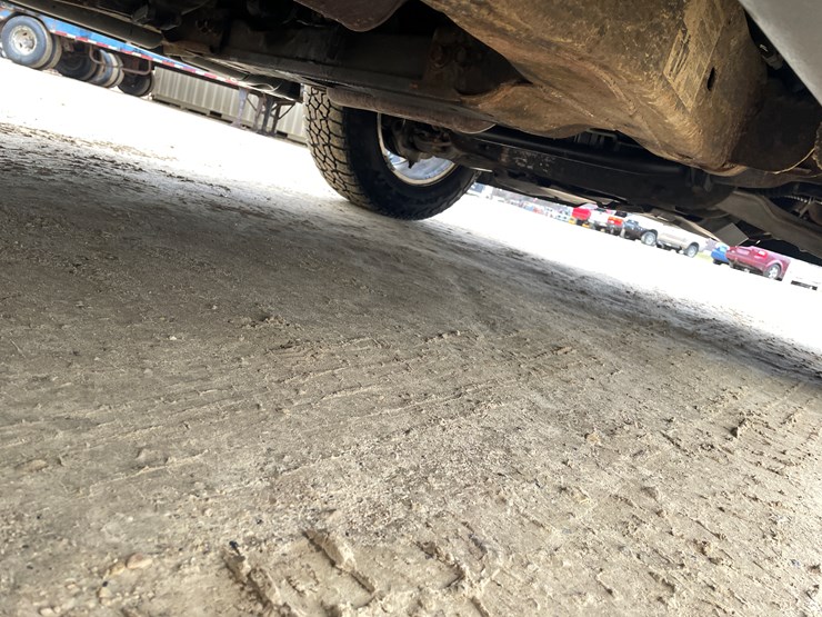 2015-chevrolet-suburban-image-86