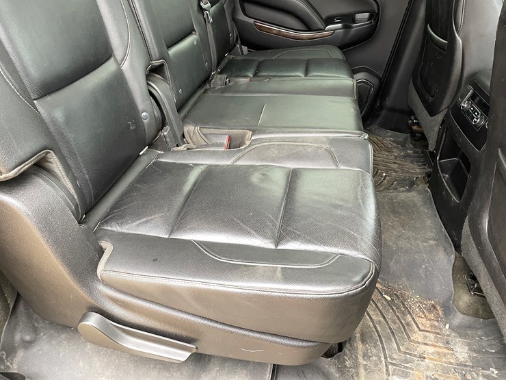 2015-chevrolet-suburban-image-48