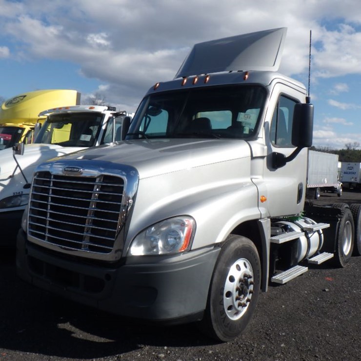 2017 FREIGHTLINER CASCADIA 125