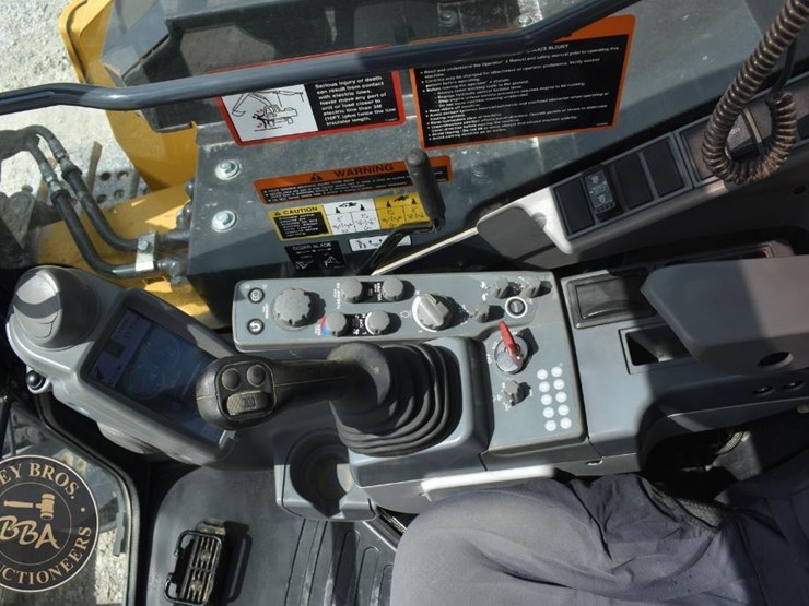 2021-deere-85g-image-51