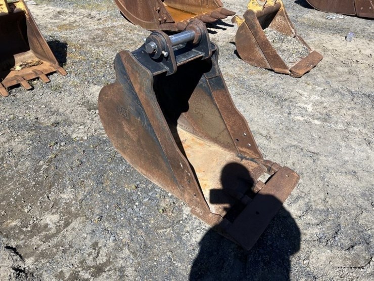 cat-24"-dig-bucket-w/cutting-edge-image-2