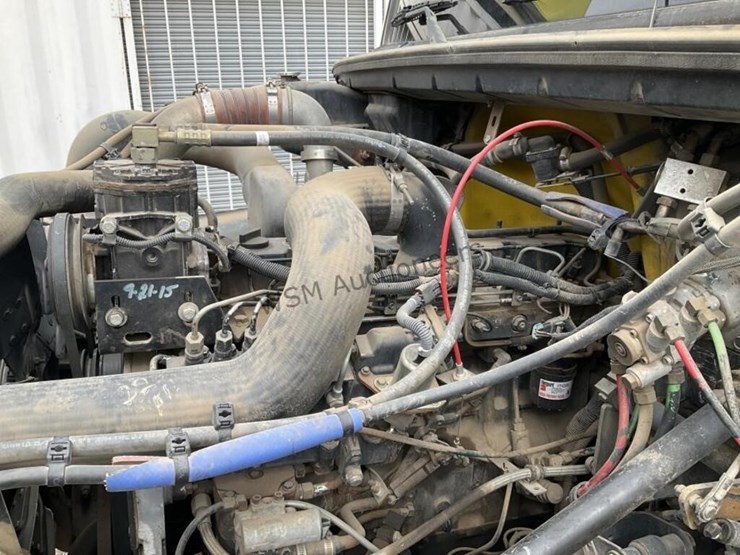 1996-freightliner-fl70-image-15