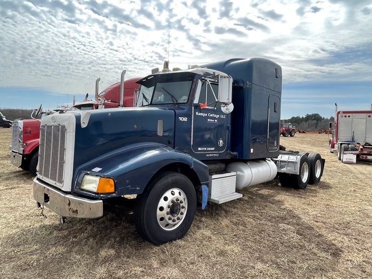 1999-peterbilt-377-image-1