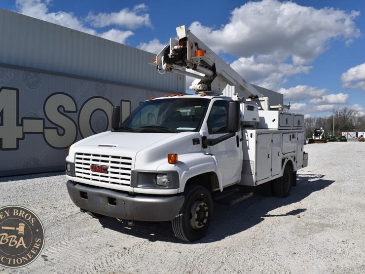 2005-gmc-topkick-image-1