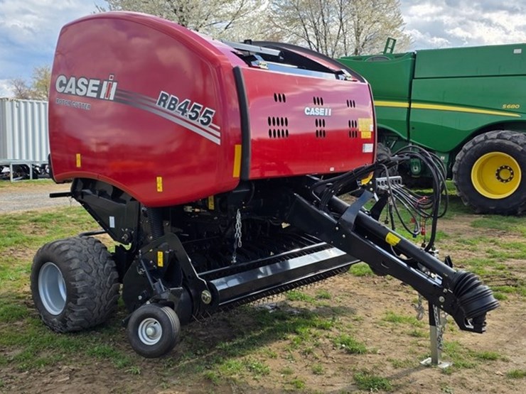 2023-case-ih-rb455-image-1