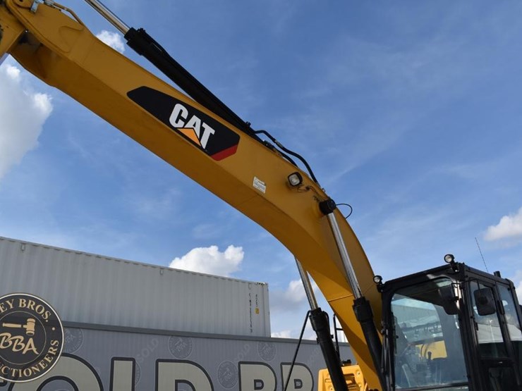 2019-caterpillar-326fl-image-27