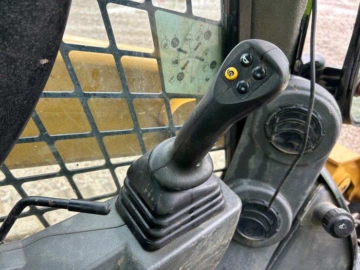 2021-caterpillar-299d3-image-27