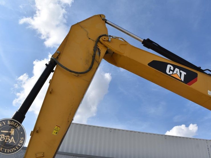 2019-caterpillar-326fl-image-26