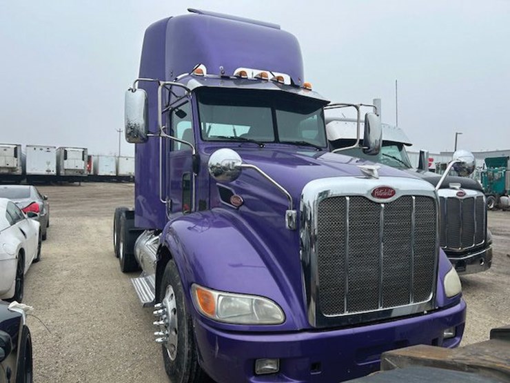 2014-peterbilt-384-image-2