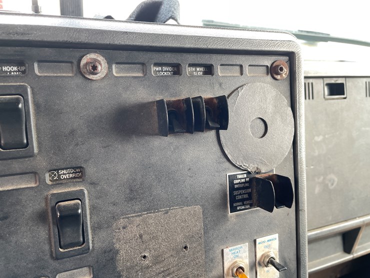 #400-•-1997-mac-ch600-semi-(has-wi-title)-image-90