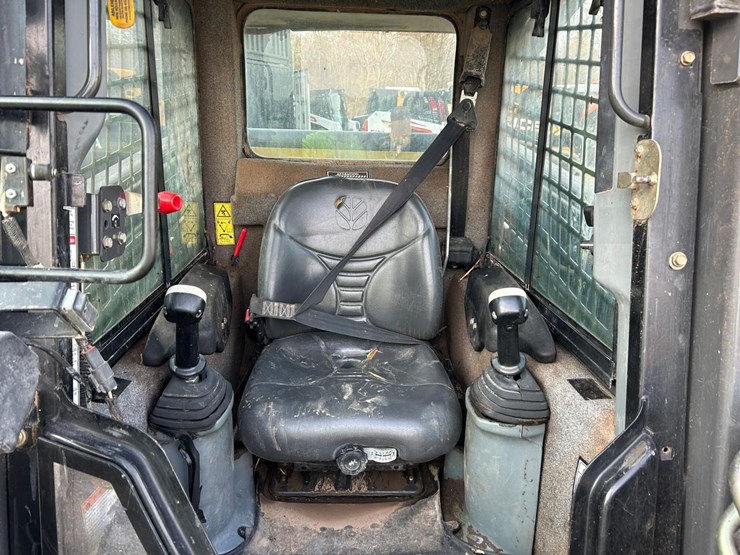 new-holland-c190-image-19