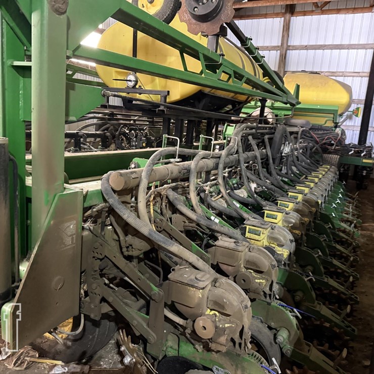 2010 JOHN DEERE DB60