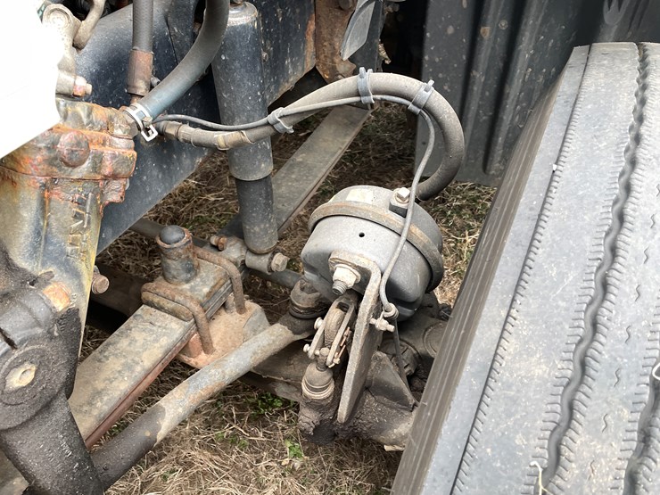 #114-•-2017-freightliner-single-axle-day-cab-semi-tractor-(has-wi-title)-image-52