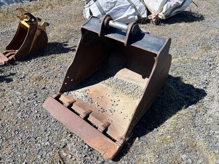 cat-34"-dig-bucket-w/cutting-edge-image-1