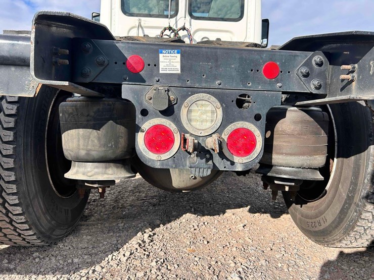 2020-freightliner-cascadia-single-axle-road-tractor-image-13