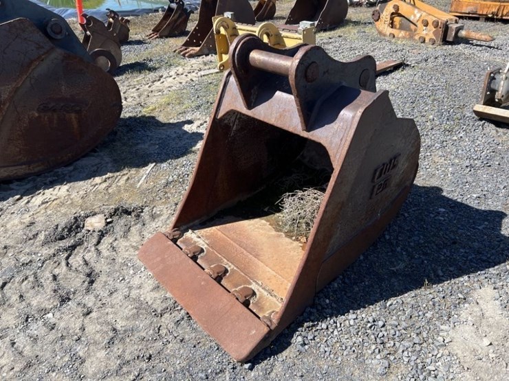 cws-36"-dig-bucket-w/cutting-edge-image-1