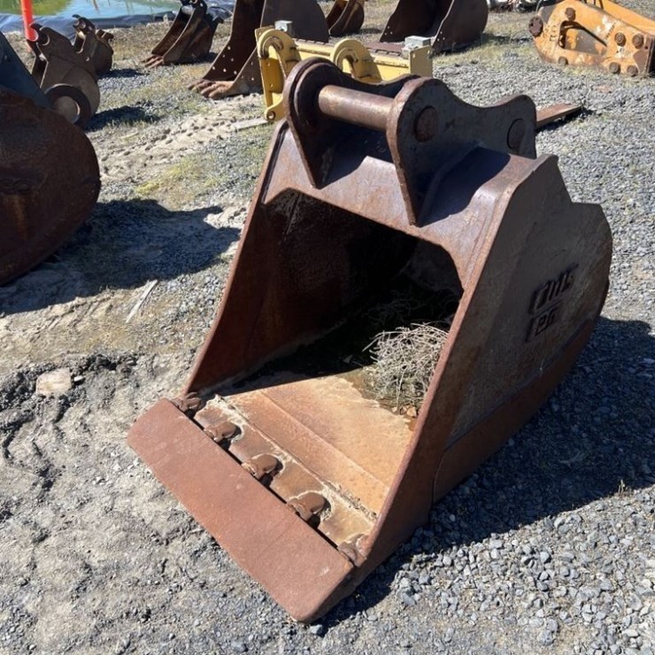 CWS 36" Dig Bucket w/Cutting Edge