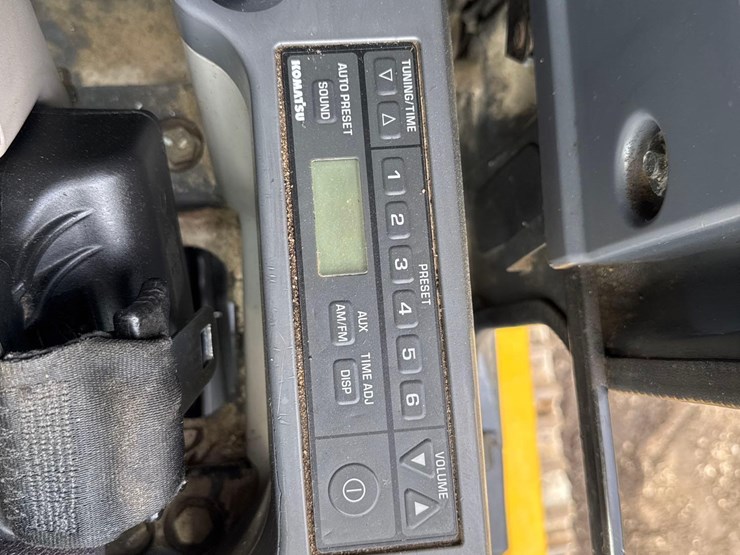 2021-komatsu-pc210-lc-11-image-31