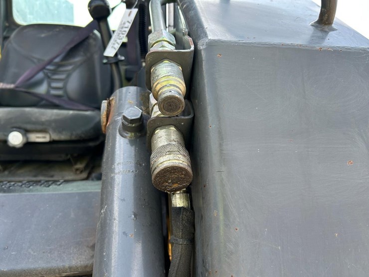 new-holland-l180-image-11