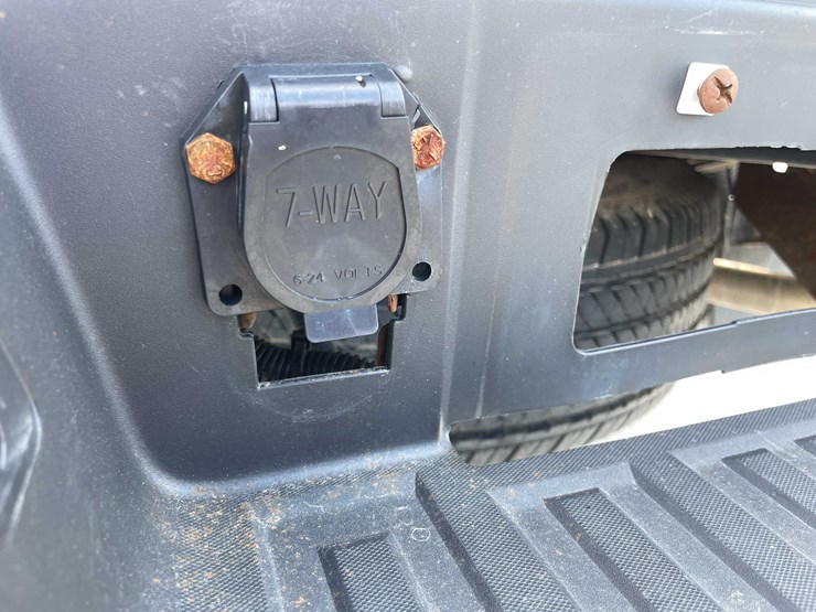 2015-chevrolet-1500-image-30