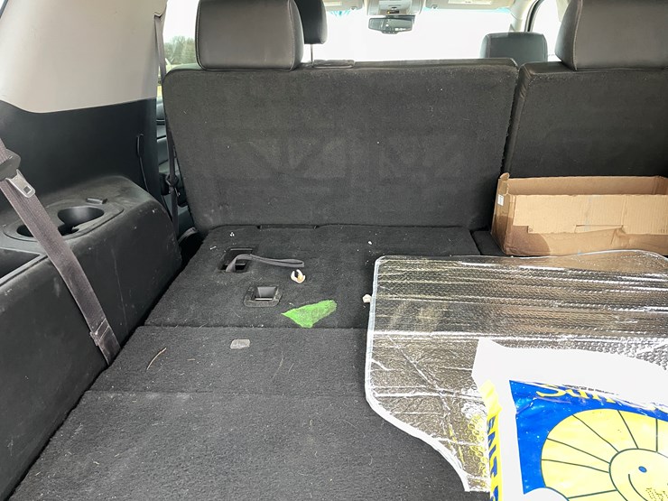 2015-chevrolet-suburban-image-60