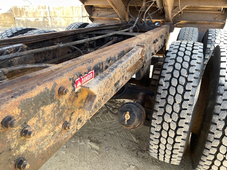 #401-•-1991-mac-rb688s-dump-truck-(has-mn-title)-image-89