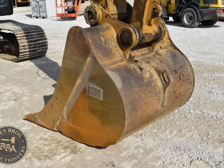 2019-caterpillar-326fl-image-16