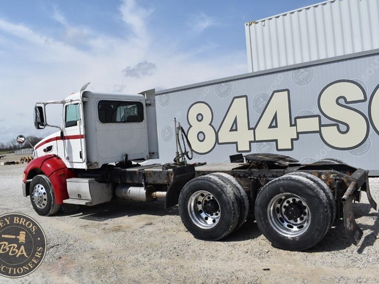 2012-peterbilt-384-image-5