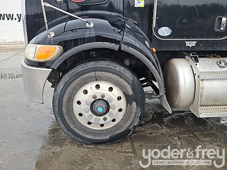 2016-peterbilt-348-image-13