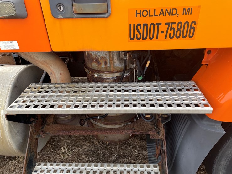 #121-•-2009-volvo-day-cab-semi-tractor-(has-wi-title)-image-23