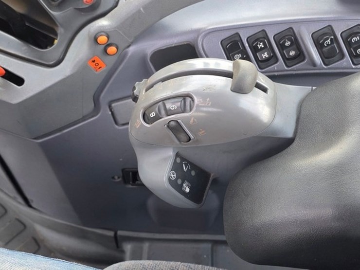 2006-new-holland-ts135a-image-68