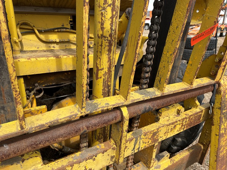 #173-•-otis-ut-50-gas-powered-rough-terrain-forklift-image-12