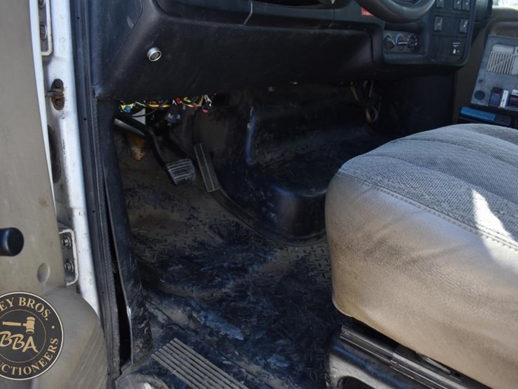 2005-gmc-topkick-image-25