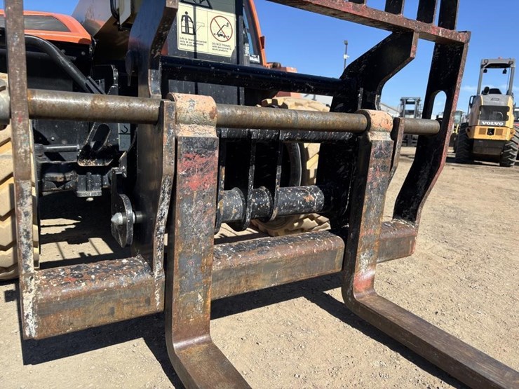 2017-jlg-g5-18a-image-11