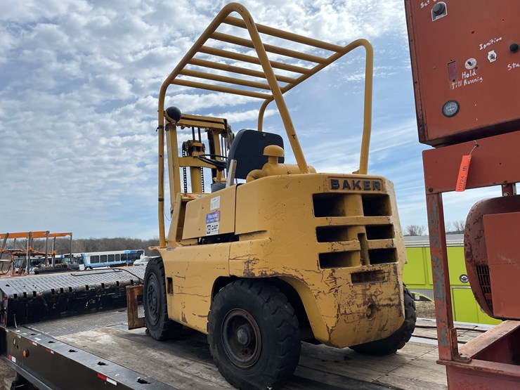 #170-•-baker-5000-lbs.-gasoline-powered-forklift-image-5