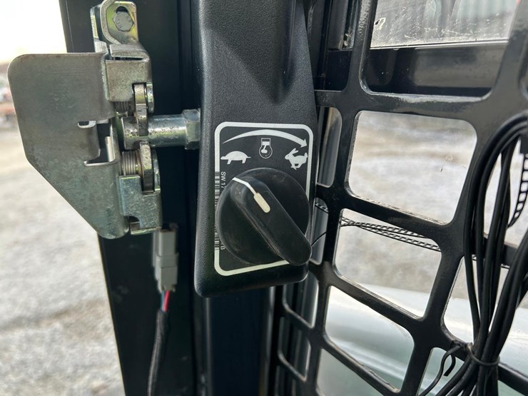 2023-bobcat-t770-image-22