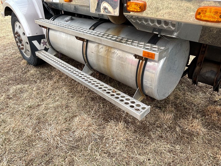 #128-•-2003-western-star-sleeper-cab-semi-tractor-(has-wi-title)-(non-runner)-image-15