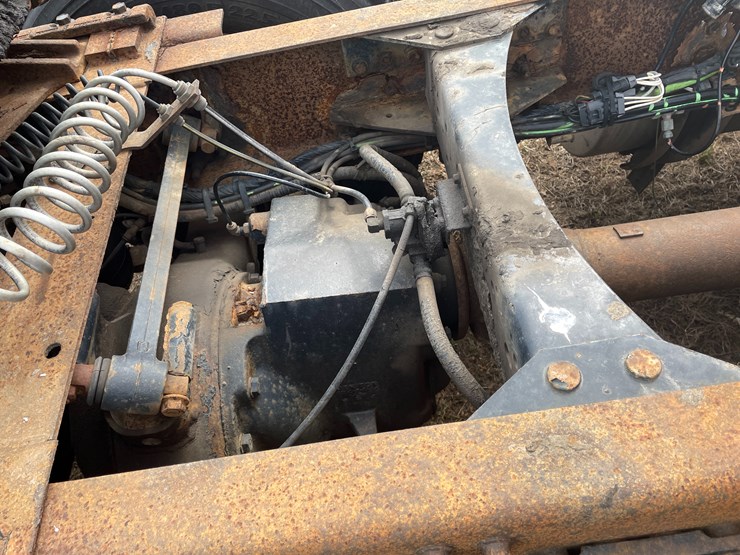 #121-•-2009-volvo-day-cab-semi-tractor-(has-wi-title)-image-33