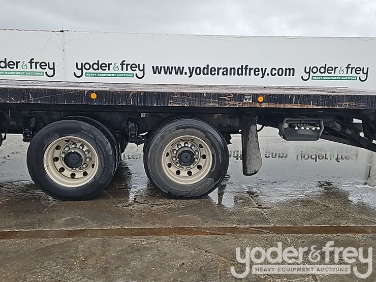 2016-peterbilt-348-image-14