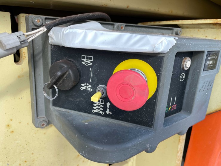 2014-jlg-2630es-image-12