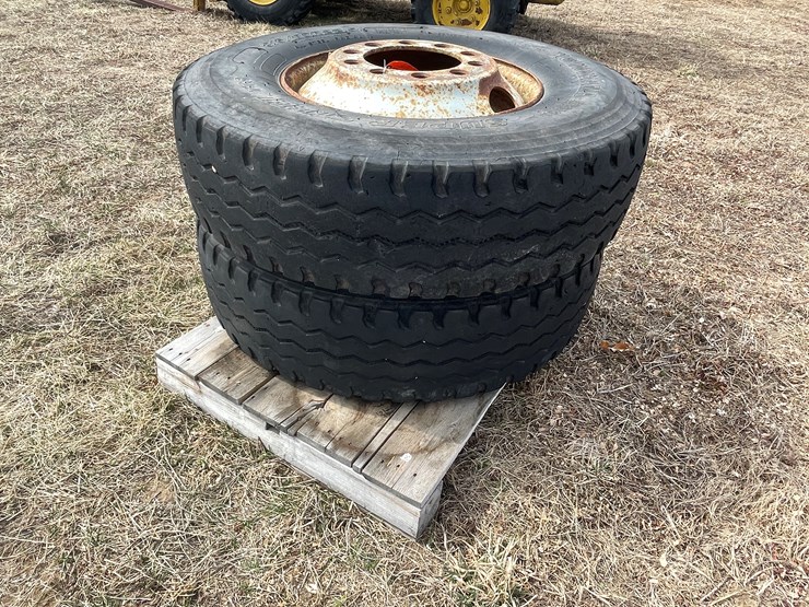 #10710-•-(2)-yokohama-315/80r22.5-truck-tires-on-rims-image-1
