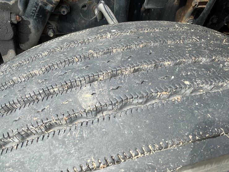 #113-•-2017-freightliner-single-axle-day-cab-semi-tractor-(has-wi-title)-image-40