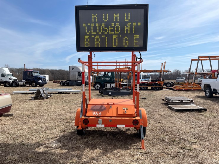 #205-•-1999-american-electronic-sign-trailer-image-6