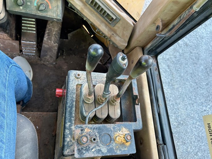 caterpillar-it28f-image-23