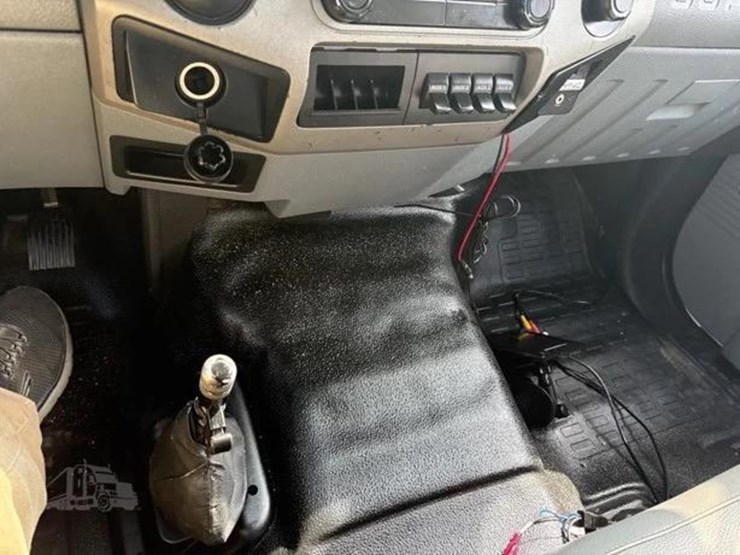 2015-ford-f750-xlt-image-13